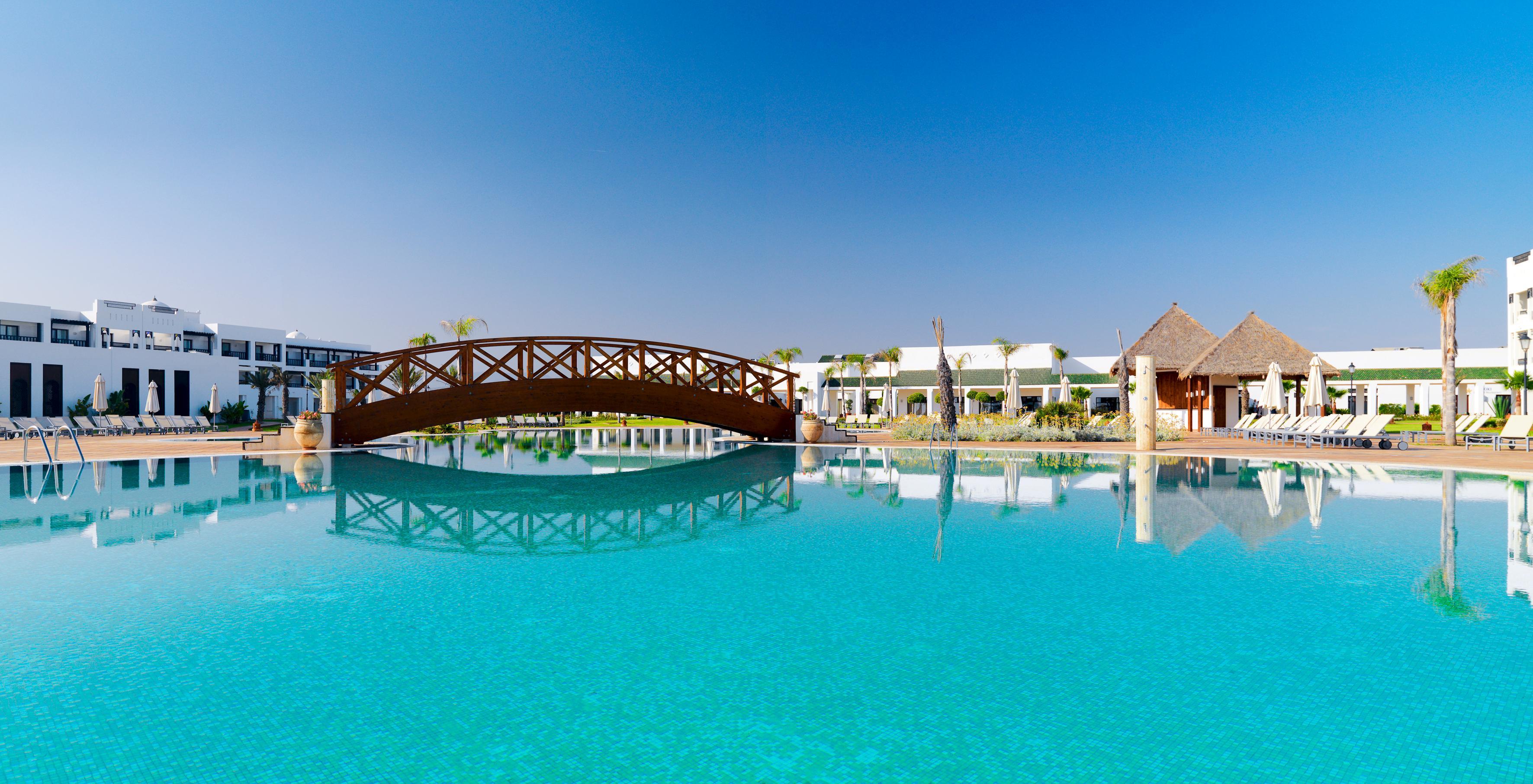 מלון Iberostar Waves Saïdia מראה חיצוני תמונה The resort's main pool