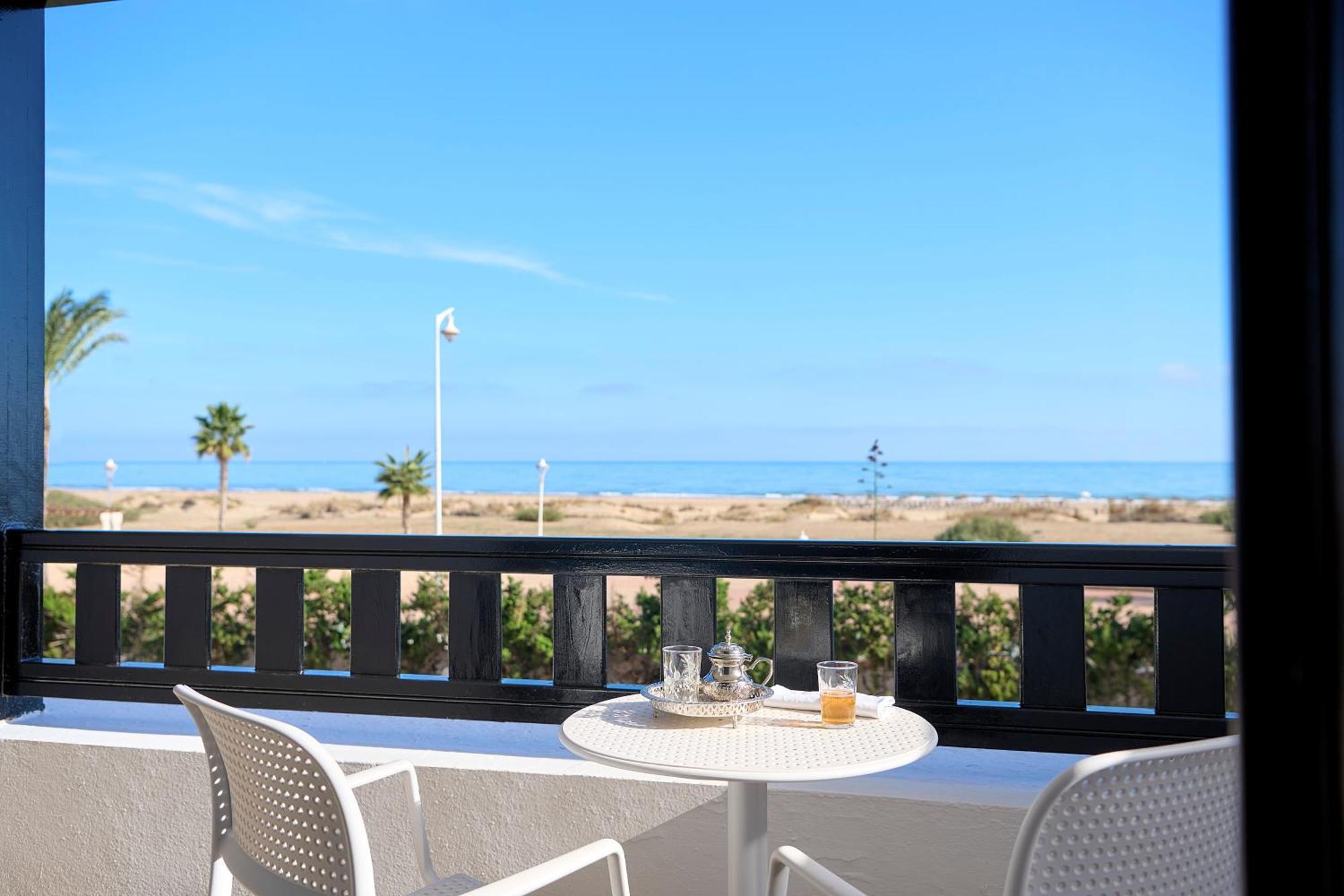 מלון Iberostar Waves Saïdia מראה חיצוני תמונה View of the beach from the hotel