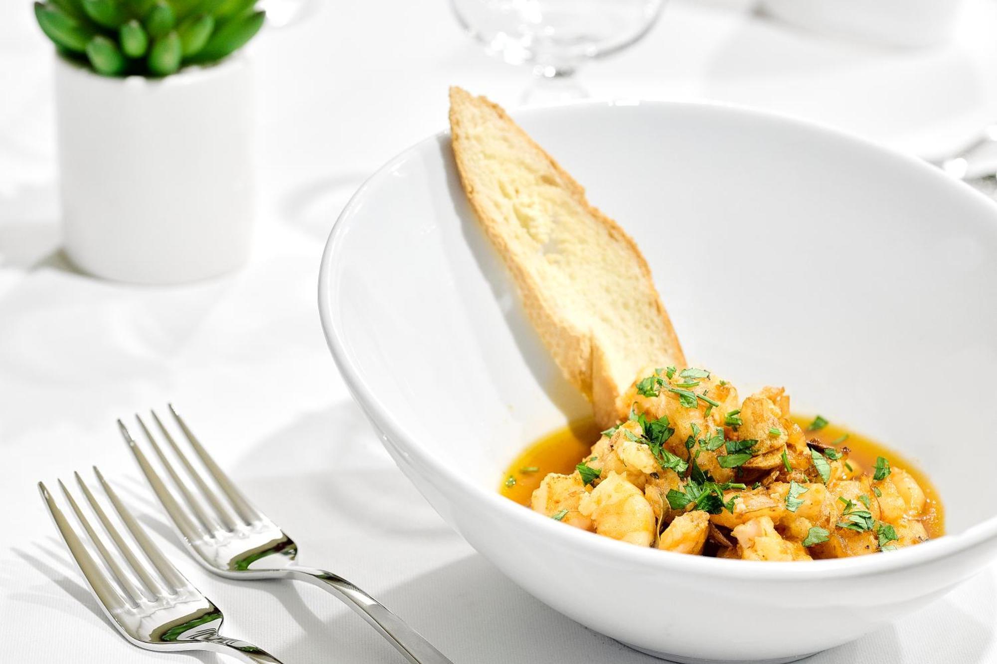 מלון Iberostar Waves Saïdia מראה חיצוני תמונה A prawn and scallop starter
