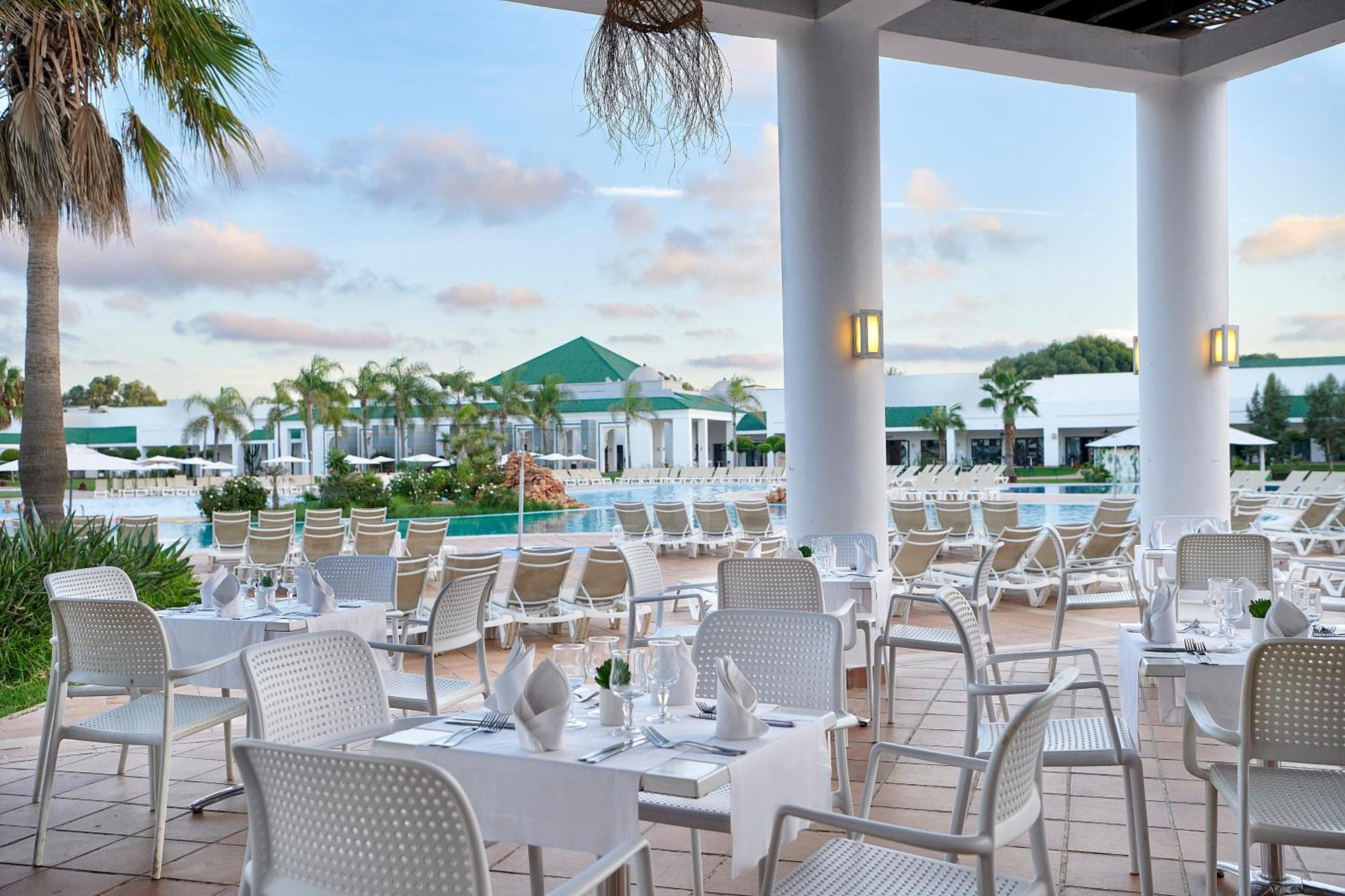 מלון Iberostar Waves Saïdia מראה חיצוני תמונה The pool at the Iberostar Grand Hotel Bávaro