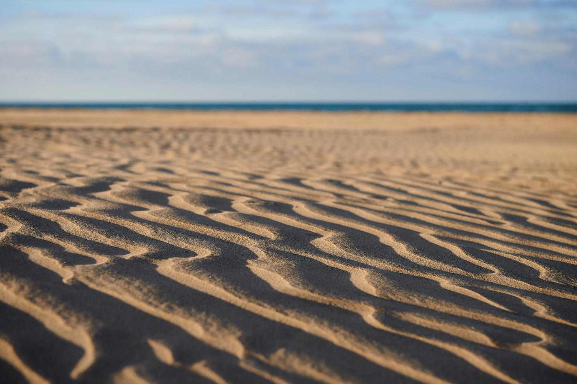 מלון Iberostar Waves Saïdia מראה חיצוני תמונה Sand at the beach